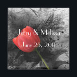 Íman Red Tulip Wedding Favor Magnet<br><div class="desc">Este Magnet de Favor do Casamento de Tulipas Vermelhas é excelente para casamentos preto e branco ou preto e vermelho.</div>