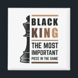 Íman Rei Negro O Mais Importante Peço No Jogo 2<br><div class="desc">Para Black Kings que adoram jogar xadrez. Vidas Negras Importam. Quer seja Mês da História Negra ou não, um mês não pode segurar nossa história. A África está no nosso DNA. Vista seu roupa de melanina afro-americano para homens e garotos com orgulho. Obtenha este design de empoderamento incrível hoje para...</div>