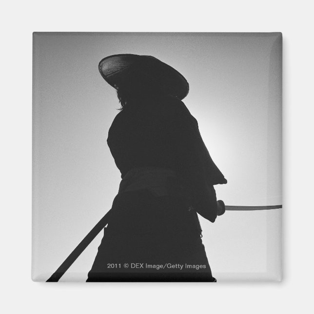 Íman Retrato de um guerreiro Samurai segurando uma espa (Frente)