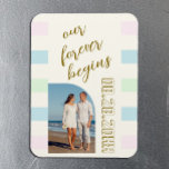 Íman Retro Cabana Stripes Wedding<br><div class="desc">Nossos seres eternos! Listras de cabana cor-de-rosa,  verdes e azuis,  com tons beges e castanhos para um casamento de verão,  praia ou destino. Modelo de foto via Pixabay licenciado sob CC0 e deve ser substituído por sua própria foto</div>