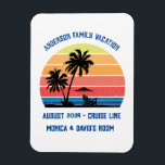 Íman Retro Palm Tree Sunset Cruise Férias Familiares<br><div class="desc">Este design pode ser personalizado na área fornecida pela alteração da foto e/ou do texto. Ou pode ser personalizado clicando em Personalizar este Modelo e, em seguida, escolhendo o clique para personalizar mais a opção e excluir ou alterar a cor do plano de fundo, adicionar texto, alterar a cor ou...</div>