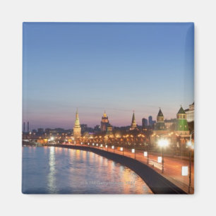 Íman Rio de Moscovo no crepúsculo