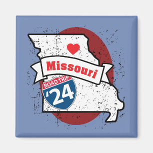 Íman Roadtrip '24 Missouri - imã quadrada (marrom)