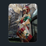 Íman Rockefeller Center Drummer Boy Natal Nova Iorque<br><div class="desc">Apresenta uma fotografia a cores original de uma estátua "Little Drummer Boy", adorando o Rockefeller Center para a época de Natal. Fotografado em Manhattan, Nova Iorque. Muitas outras fotografias da NYC e da natureza também estão disponíveis neste compro. Não vê exatamente o que está procurando? Entre em contato com Rebecca...</div>