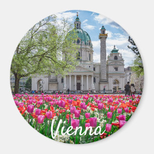 Íman Rua. Charles Church em primavera em Viena, Áustria