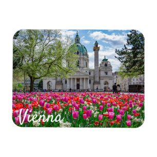 Íman Rua. Charles Church em primavera em Viena, Áustria