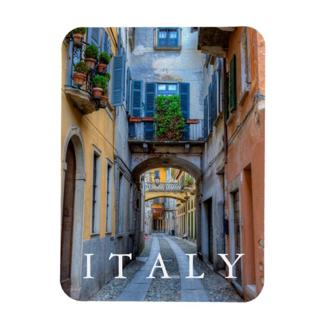 Íman Rua da cidade estreita, Itália (Vertical)