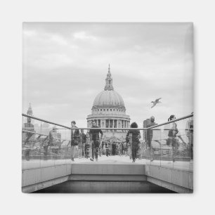 Íman Rua. O Magnet da Catedral de Paul: Londres