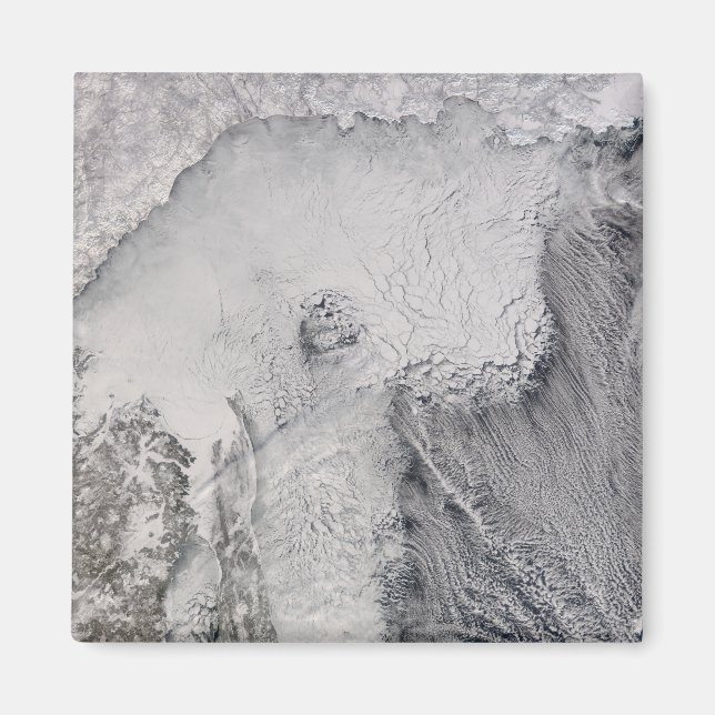 Íman Ruas de gelo e nuvens no mar de Okhotsk (Frente)