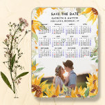 Íman Rustic Floral Greenery Foto Simples Salvar Data<br><div class="desc">Rustic Floral Greenery Simple 'Save the Date' Magnet com Calendário Anual 2024 com uma bela Foto. Diga a sua família, amigos e colegas que você marcou uma data para sua celebração de casamento com este magnata elegante. Para mover o marcador Dourado em forma de coração > clique em azul ‘Personalizar’...</div>