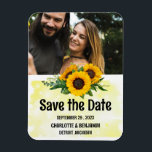 Íman Rustic Sunflower Weding Save the Date Photo<br><div class="desc">Casamento Rústico de Girassol Salve o Magneta de Foto Data é um design único perfeito para seus convidados para o tema do casamento como rústico, girassol, primavera de verão ou botânico e jardim. Ele apresenta fundo de madeira, modelo para fotografia e texto. Clique no botão personalizar para personalizá-lo com seu...</div>