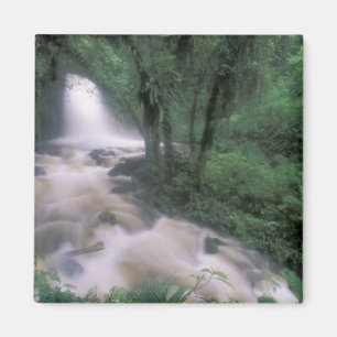 Íman SA, Peru, S.H. Machu Picchu, Cascade e nuvem