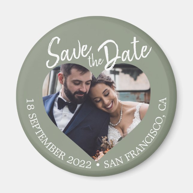 Íman Sage Green Photo Modern Script Save the Date (Frente)