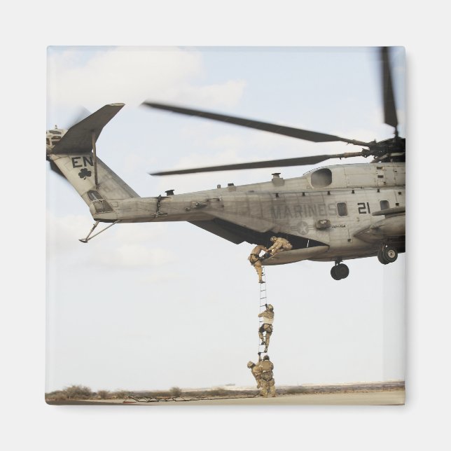 Íman Salário da Força Aérea dirige um dispositivo de co (Frente)