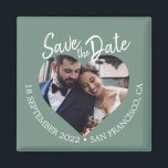 Íman Salvar Data em Script Moderno com Foto em Verde Em<br><div class="desc">Ímã de salvar a data com script moderno em foto verde empoeirada apresentando uma janela de foto em forma de coração, fundo verde suave e texto em script feito à mão em branco. Este design exibe sua foto de noivado enquanto apresenta claramente a data e o local do casamento em...</div>