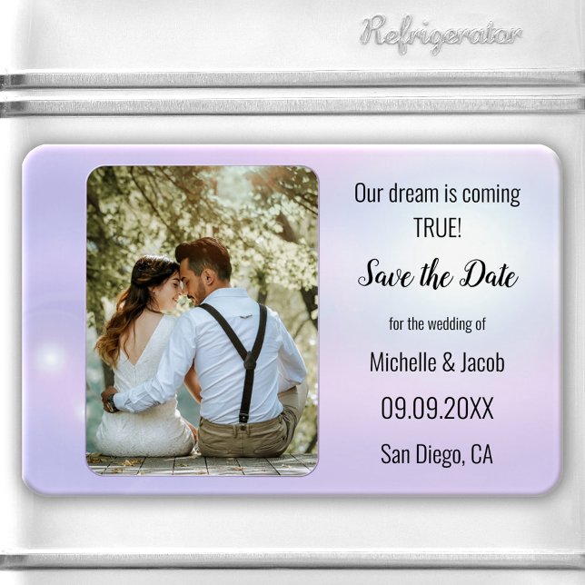 Íman Salve a Data com Luzes Azuis Lilás Sonhadoras Foto (Save the Date magnet featuring your own photo framed by a romantic dreamy lilac blue lights design.)