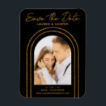Íman Salve A Data Do Casamento Dourado Da Arte Na moda<br><div class="desc">Salve a data em que os Na moda pretos com script de arte Dourada reproduzem os manchetes de casamento com dentro favorito em um fundo preto. Personalize com seu texto editando o texto nas caixas de texto fornecidas. Projetado para você por ©Evco Studio www.zazzle.com/store/evcostudio</div>