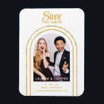 Íman Salve A Data Dourada Na moda Moderna Negra<br><div class="desc">Salve a data em que os magnetos modernos de casamento com Na moda preto Dourado apresentam o seu arco de ouro de dentro favorito em um fundo branco. Personalize com seu texto editando o texto nas caixas de texto fornecidas. Projetado para você por ©Evco Studio www.zazzle.com/store/evcostudio</div>