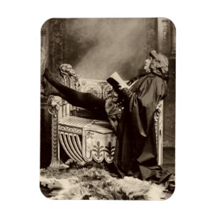 Íman Sarah Bernhardt (1844-1923) como Hamlet no 1899