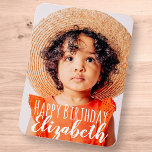 Íman Saudação de Aniversário de Foto Personalizada Simp<br><div class="desc">A design é moderna e simples. Adicione uma foto personalizada do celebrante de aniversário e adicione seu nome,  adicione uma mensagem personalizada. A cor da tipografia funciona melhor em uma foto que tem cor na parte da tipografia para que ela seja pop.</div>