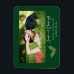 Íman Saudações Holly Envolvidas com o Casal Magnet<br><div class="desc">Saudações do futuro Sr. e Sra. Casal...  cartão de férias com festivo Holly. Modelo de foto via Pixabay licenciado sob CC0 e deve ser substituído por sua própria foto</div>