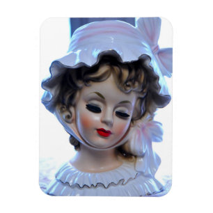 Íman Senhora do Victorian no vaso Ruffled da cabeça da