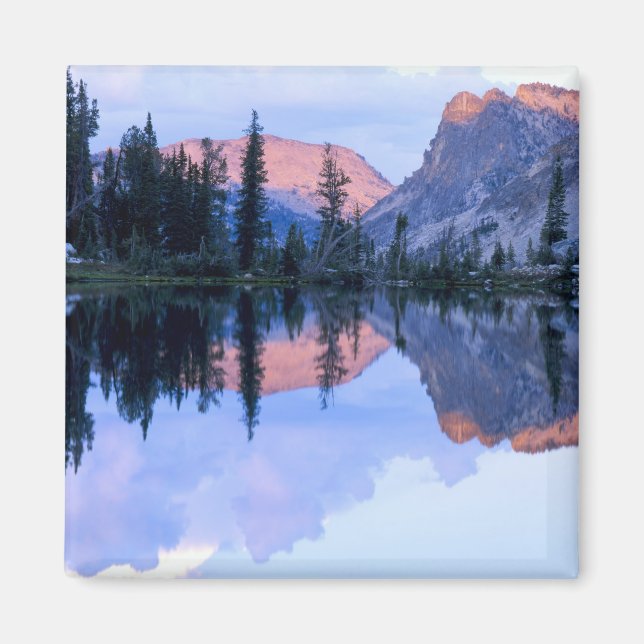 Íman Serrilhado Wilderness, Idaho. EUA. Cúmulus (Frente)
