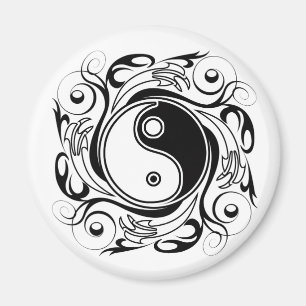 Íman Símbolo Yin & Yang Estilo de Tatuagem Preto e Bran