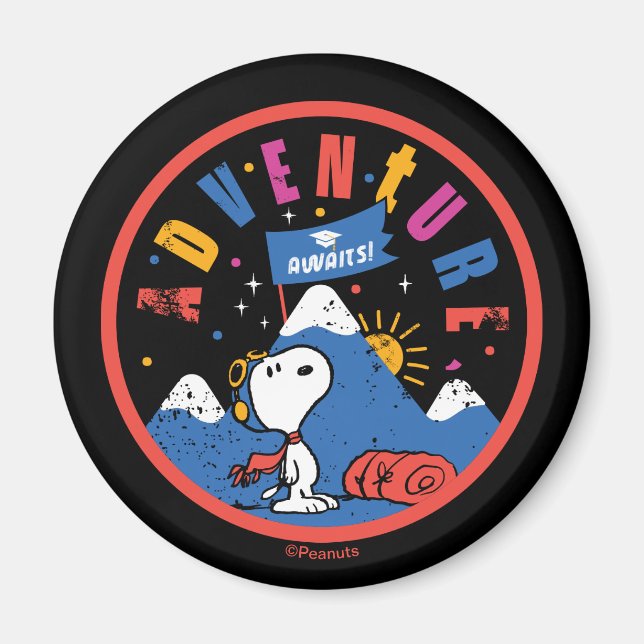 Íman Snoopy Adventure Awaits Graduation Mountain Design (Frente)