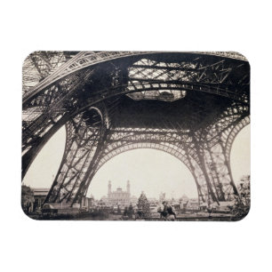 Íman Sob a torre Eiffel, antes de ascensão, de "L