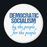 Íman Socialismo Democrático - Definição Socialista<br><div class="desc">O socialismo democrático significa pelas pessoas,  pelas pessoas. Este ímã de definição socialista democrata ilustra a definição em uma fonte que lembra a Constituição dos EUA. Um presente legal para os democratas liberais.</div>