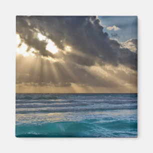 Íman Sol Quebrando Nuvens Sobre O Mar