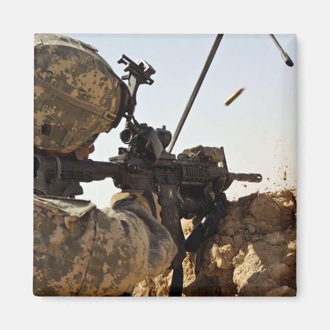 Íman soldado invade forças inimigas (Frente)