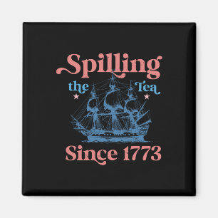 Íman Spillin The Tea Desde 1773 Festa Engraçada 4º De J