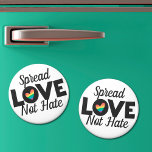 Íman Spread Love não odeia o coração do arco-íris do or<br><div class="desc">Um trecho minimalista do Orgulho LGBTQ com a redação Spread Love not Hate em letras negras modernas decoradas com um adorável coração arco-íris. Para pedidos personalizados,  queira contactar-me em zolicestore@hotmail.com (permitir 1-2 dias úteis)</div>