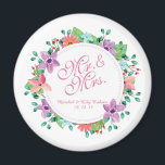 Íman Sr. & Sra. Elegant Floral Wedding | Magnet<br><div class="desc">Para mais personalização,  clique no botão "Personalizar" e use nossa ferramenta de design para modificar este modelo. Se as opções estiverem disponíveis,  você poderá alterar o texto e a imagem simplesmente clicando em "Editar/Remover Texto ou Imagem Aqui" e acrescentando o seu próprio texto. Projetado por Freepik.</div>