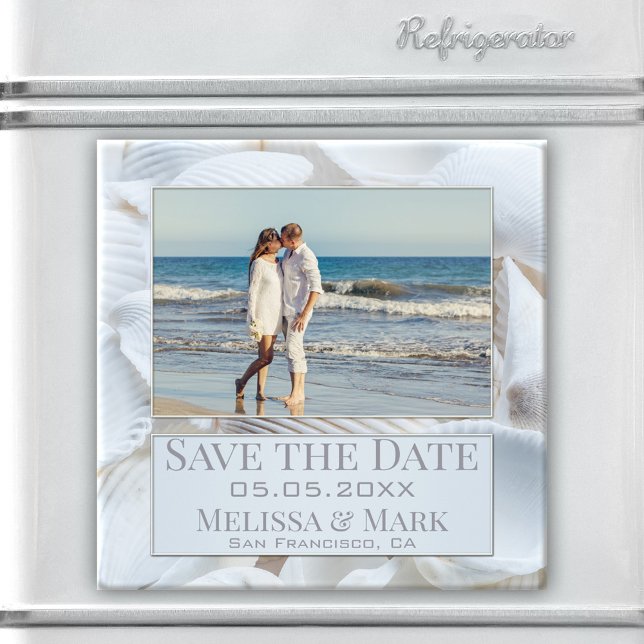 Íman Sua Imã salve a data de conchas brancas fotográfic (Elegant Save the Date magnet featuring your own photo framed by a modern design with white seashells)