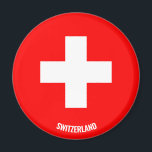 Íman Suiça Sinalizador Inscrição Red White Cruz<br><div class="desc">Suiça Sinalizador Inscrição da Cruz Branca Vermelha com o sinalizador de Suiça nas cores Vermelha e Branca impressas por todo o ímã. A Suiça de inscrição na cor branca é subtilmente introduzida no sinalizador. O imã suiça é o presente na moda para qualquer suíço orgulhoso de sua herança. A bandeira...</div>