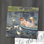 Íman Summertime Dois | Mary Cassatt<br><div class="desc">Verão 2 (1894) pela artista impressionista americana Mary Cassatt. Arte original é uma pintura a óleo na canvas que mostra um retrato de duas mulheres em um barco cercado por patos. Use as ferramentas de design para adicionar texto personalizado ou personalizar a imagem.</div>