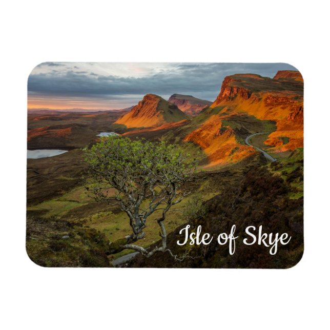 Íman Sunrise nas montanhas Quiraing em Skye, Escócia (Horizontal)