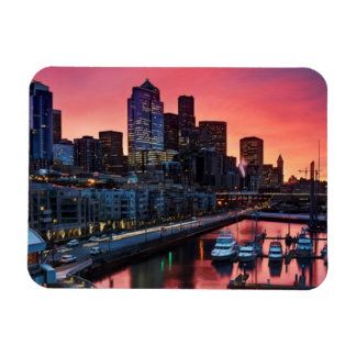 Íman Sunrise no píer 66 olhando para baixo no porto do 