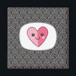 Íman Sushi<br><div class="desc">Um magnata frigorifico com um adorável pedaço de sushi em forma de coração. Colete o conjunto inteiro. Feito por Blackberry Boulevard. Um belo presente para o amante da comida japonesa em sua vida.</div>