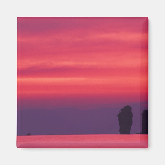Íman Tailândia, Baía de Phang Nga. Céu rosa refletido e (Frente)