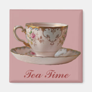 Íman Teacup e pires cor-de-rosa com rosas