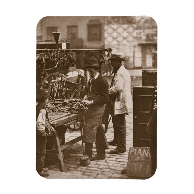 Íman The Street Locksmith, de 'Street Life in London' (Vertical)