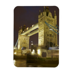 Íman Torre Bridge e Rio Tâmisa ao anoitecer, Londres,