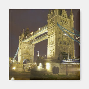 Íman Torre Bridge e Rio Tâmisa ao crepúsculo, Londres,