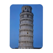 Torre Inclinada ao Crepúsculo