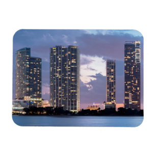Íman Torres de condomínio na beira-mar em Miami