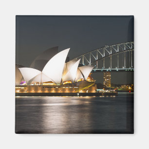 Íman Torres do horizonte da cidade de Sydney, ao anoite